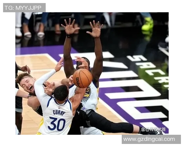 勇士与雷霆首场对决精彩回顾与赛后分析